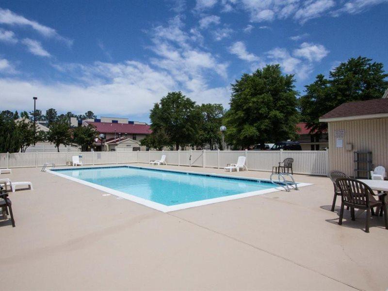 Red Roof Inn & Suites Newport News Kültér fotó