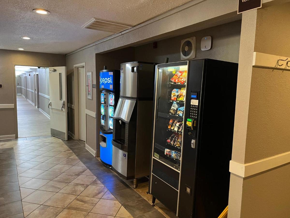 Red Roof Inn & Suites Newport News Kültér fotó
