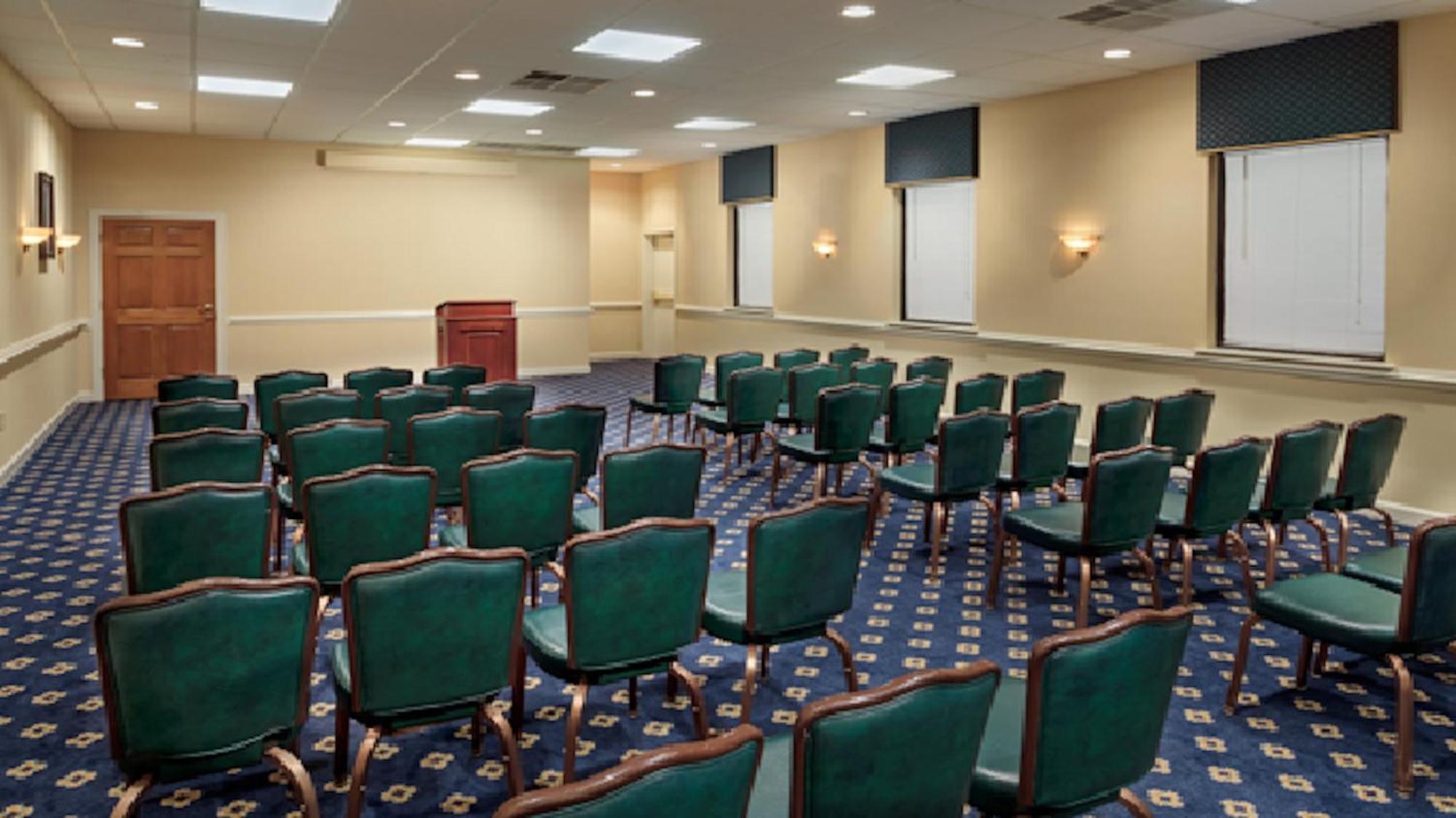Red Roof Inn & Suites Newport News Kültér fotó